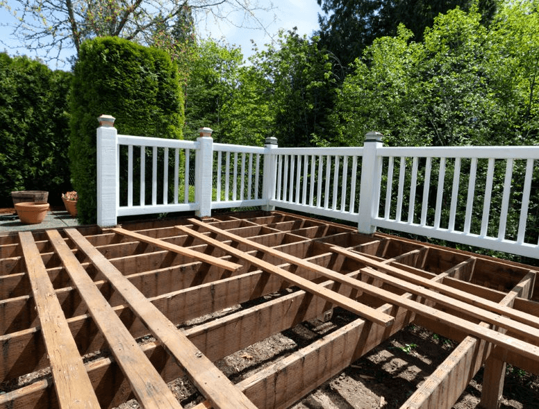 Deck structure with exposed deck joists