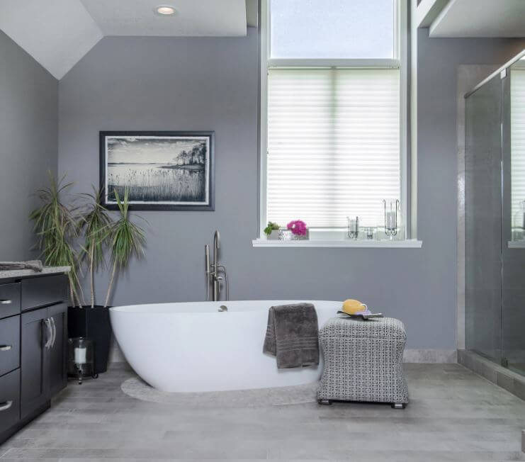 Luxury freestanding tub