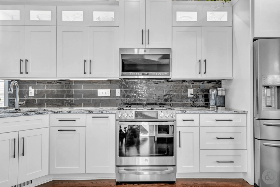 luxury kitchen backsplash trends 2025 cabinets custom built michigan