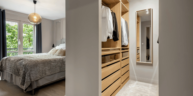 factors that affect the cost of a walk in closet primary bedroom with drawers and storage custom built