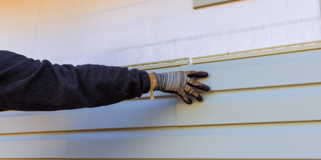 Greater Lansing home remodeler replacing siding panels
