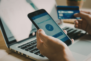 red flags of a bad home remodeling contractor homeowner paying for remodel with credit card custom built michigan