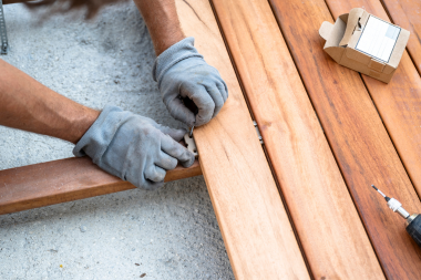 mistakes to avoid when hiring a composite deck contractor builder installing decking boards custom built michigan