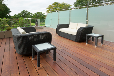 mistakes to avoid when hiring a composite deck contractor outdoor furniture and privacy screen custom built michigan